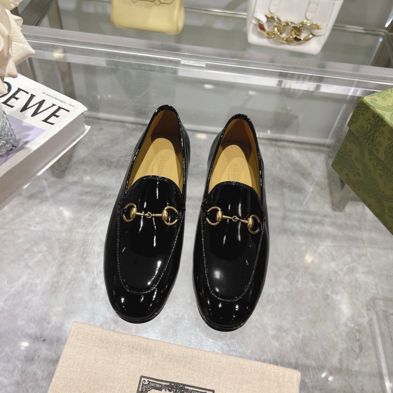 G*u*i leather shoes